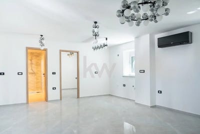 /international/si/smarje-koper-310109018809/