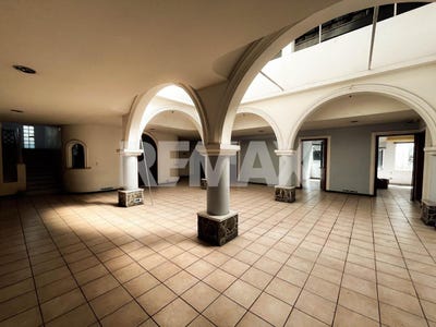 /international/sv/1-calle-oriente-y-avenida-monsenor-oscar-arnulfo-romero-san-salvador-san-salvador-san-salvador-san-salvador-310104571566/