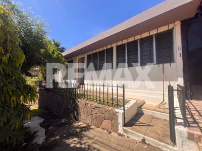 /international/sv/calle-simon-bolivar-ave-padre-hidalgo-frente-al-parque-central-jucuapa-usulutan-jucuapa-usulutan-310100578733/