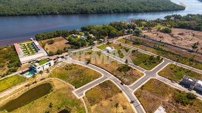 /international/sv/golden-lake-amatecampo-la-paz-amatecampo-la-paz-department-310106465059/