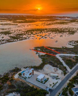 /international/tc/turtle-tail-drive-providenciales-providenciales-and-west-caicos-310108671254/