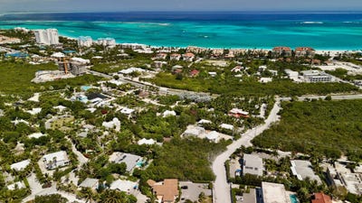/international/tc/oak-street-grace-bay-providenciales-and-west-caicos-310108263395/
