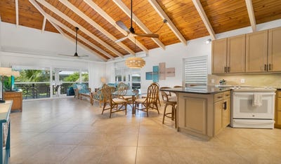 /international/tc/rr4p-55r-grace-bay-rd-grace-bay-tkca-1zz-turks-and-caicos-islands-grace-bay-providenciales-and-west-caicos-310104511995/