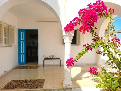 /international/tn/houm-souk-medenine-governorate-310107358752/