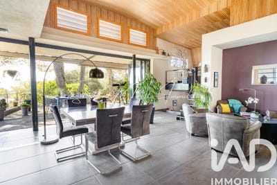 /international/fr/nimes-languedoc-roussillon-310108510366/