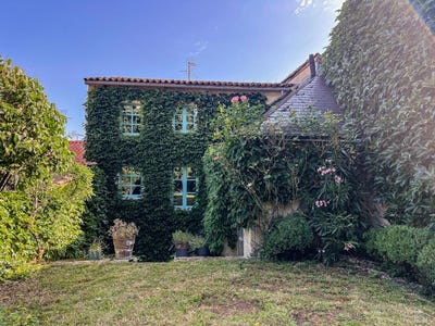 /international/fr/poitiers-charente-310108759517/