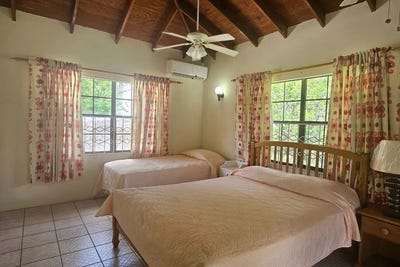 /international/vc/lower-bay-lower-bay-grenadines-310108862807/