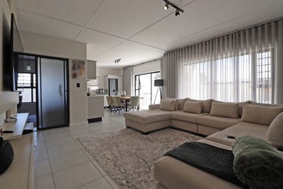 /international/za/crowthorne-ah-gauteng-310108514667/