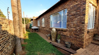 /international/za/doctor-van-der-merwe-road-243-unit-1-montana-gauteng-310108522446/
