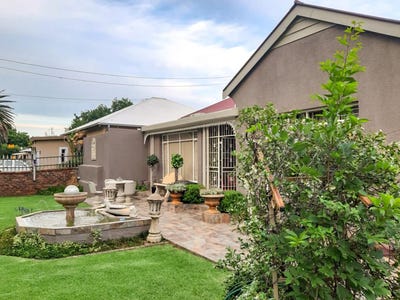 /international/za/potchefstroom-central-north-west-310108510570/