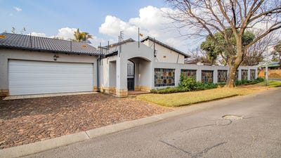 /international/za/bayley-street-133-farrarmere-gauteng-310109222608/?lang=id