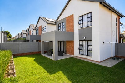 /international/za/broadacres-gauteng-310108516143/