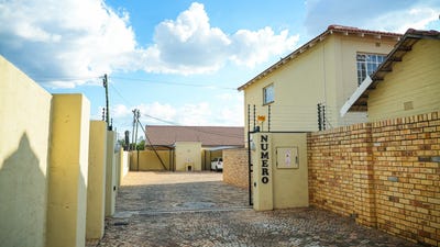 /international/za/flamwood-north-west-310108524377/