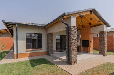 /international/za/jan-street-2225-unit-17-six-fountains-residential-estate-gauteng-310108517570/