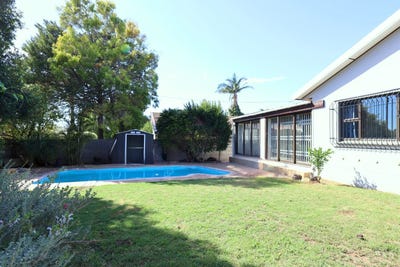 /international/za/moll-street-8-paarl-north-western-cape-310108524549/