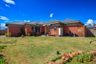 /international/za/vyfhoek-north-west-310108512333/