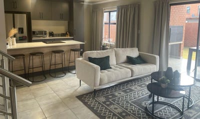 /international/za/3rd-road-385-unit-385a-sinoville-gauteng-310108512098/