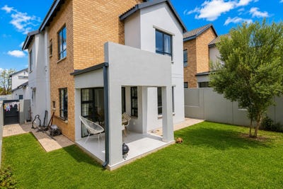 /international/za/broadacres-gauteng-310108863900/