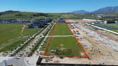 /international/za/blackwater-road-37-sitari-country-estate-western-cape-310108517215/