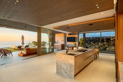/international/za/llandudno-western-cape-310108512113/