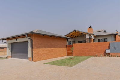 /international/za/jan-street-2225-unit-1-six-fountains-residential-estate-gauteng-310108520366/