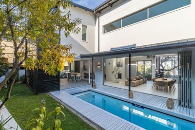 /international/za/waterfall-country-village-midrand-gauteng-310108699672/