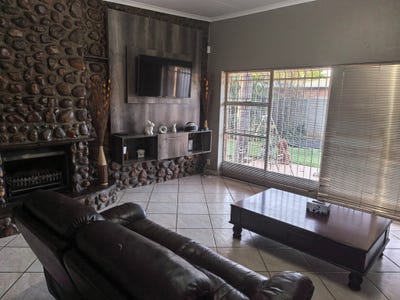 /international/za/petersfield-gauteng-310108520289/