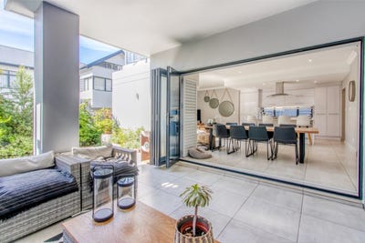 /international/za/broadacres-gauteng-310108511048/
