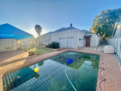 /international/za/potchefstroom-central-north-west-310108519206/