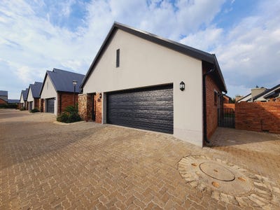 /international/za/de-land-estate-north-west-310108525128/