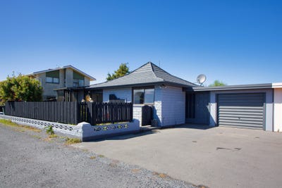 /international/nz/beach-road-kaikoura-marlborough-320106190393/