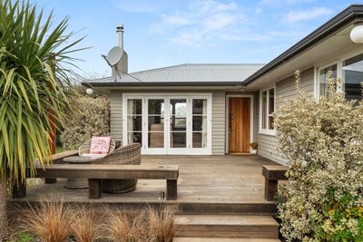 /international/nz/humphries-street-greytown-wellington-320108527514/