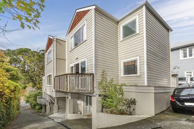 /international/nz/glenmore-street-thorndon-wellington-320108457292/