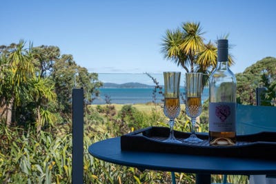 /international/nz/little-compton-mews-snells-beach-auckland-320108214479/
