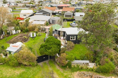 /international/nz/robbie-street-foxton-beach-manawatu-wanganui-320101224719/