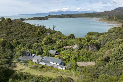 /international/nz/takaka-collingwood-highway-golden-bay-tasman-320102930170/