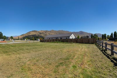 /international/nz/burbank-road-wanaka-otago-320108160390/