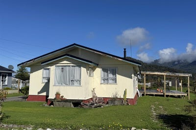 /international/nz/brodie-street-blackball-west-coast-320108160739/