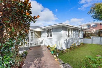 /international/nz/mcilroy-avenue-hillsborough-auckland-region-320108594051/