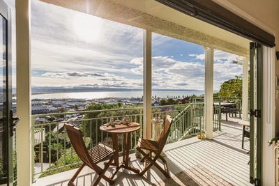 /international/nz/hospital-terrace-hospital-hill-hawke-s-bay-320108593496/
