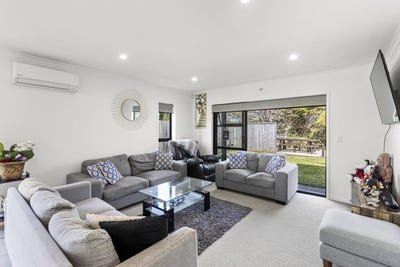 /international/nz/banks-street-marfell-taranaki-320104112511/