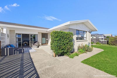 /international/nz/hawera-street-whakatane-bay-of-plenty-320107619653/