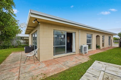 /international/nz/dickson-road-papamoa-beach-bay-of-plenty-320108457436/