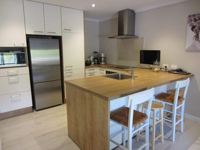 /international/nz/ridgeview-close-red-beach-auckland-320101042268/