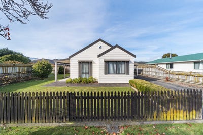 /international/nz/durham-street-ashhurst-manawatu-wanganui-320108593947/