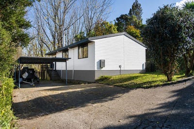 /international/nz/langstone-street-welcome-bay-bay-of-plenty-320108457538/