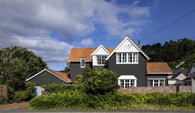 /international/nz/ludlam-street-seatoun-gisborne-320108485460/