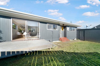 /international/nz/amberley-avenue-te-atatu-south-auckland-320100287035/