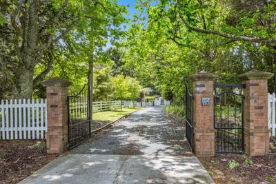 /international/nz/kahikatea-flat-road-waitoki-auckland-320107645077/