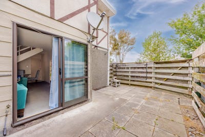 /international/nz/grays-road-mahora-hawke-s-bay-320104298635/